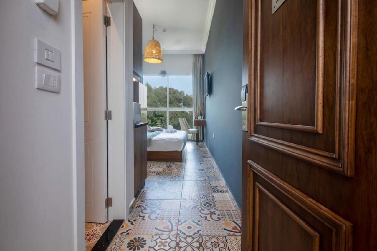 Em Shadi's 404 In Mar Mikhael Apartment *